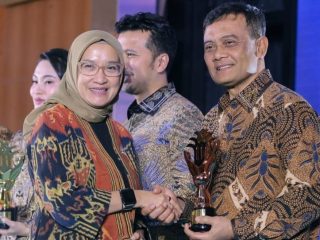 Pemprov Jateng Raih Penghargaan Layanan Investasi